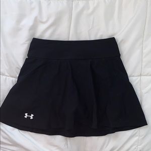 UNDER ARMOUR BLACK TENNIS SKIRT